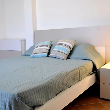 بيت للعطل Snug In With Heating, Near Garda *