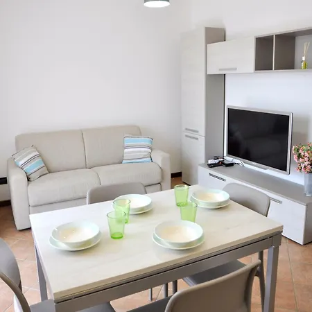 Snug In With Heating, Near Garda بيت للعطل