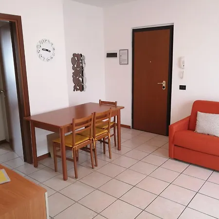 Snug In With Heating, Near Garda بيت للعطل