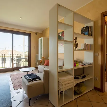 بيت للعطل Snug In With Heating, Near Garda لاتيزي