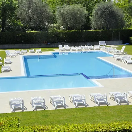 بيت للعطل Snug In With Heating, Near Garda *