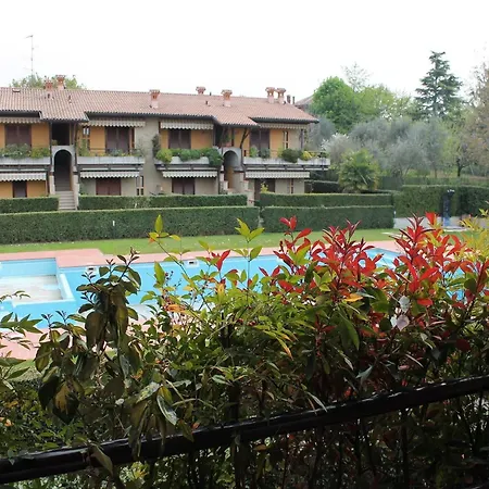 بيت للعطل Snug In With Heating, Near Garda *