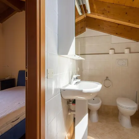 Snug In With Heating, Near Garda * لاتيزي
