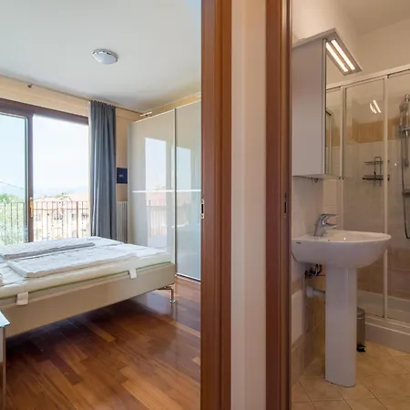 Snug In With Heating, Near Garda * لاتيزي