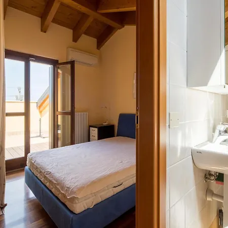 Snug In With Heating, Near Garda *