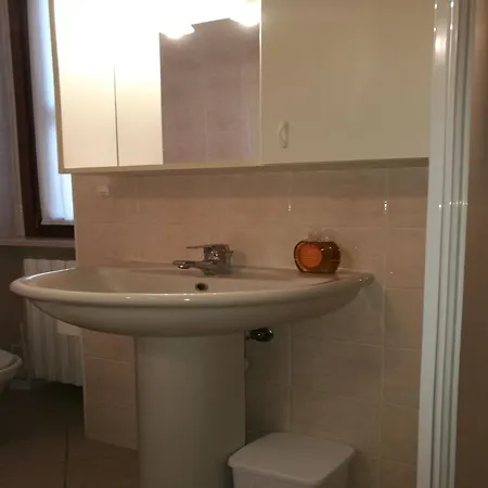 Snug In With Heating, Near Garda بيت للعطل