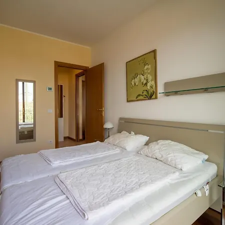 Snug In With Heating, Near Garda لاتيزي