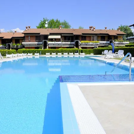 Snug In With Heating, Near Garda بيت للعطل